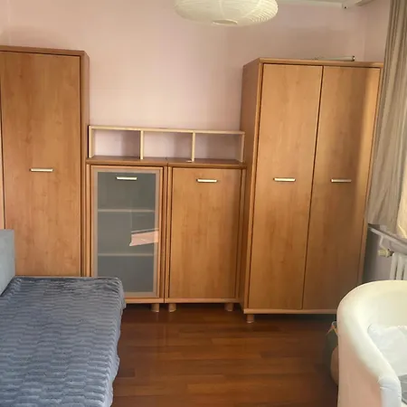 아파트 Apartment *